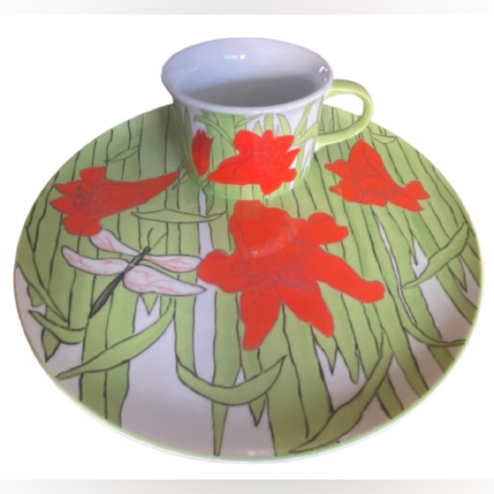 Franci Villa Vanilla Palm Beach Dinner Plate With Cup Dragonflies & Red Flowers